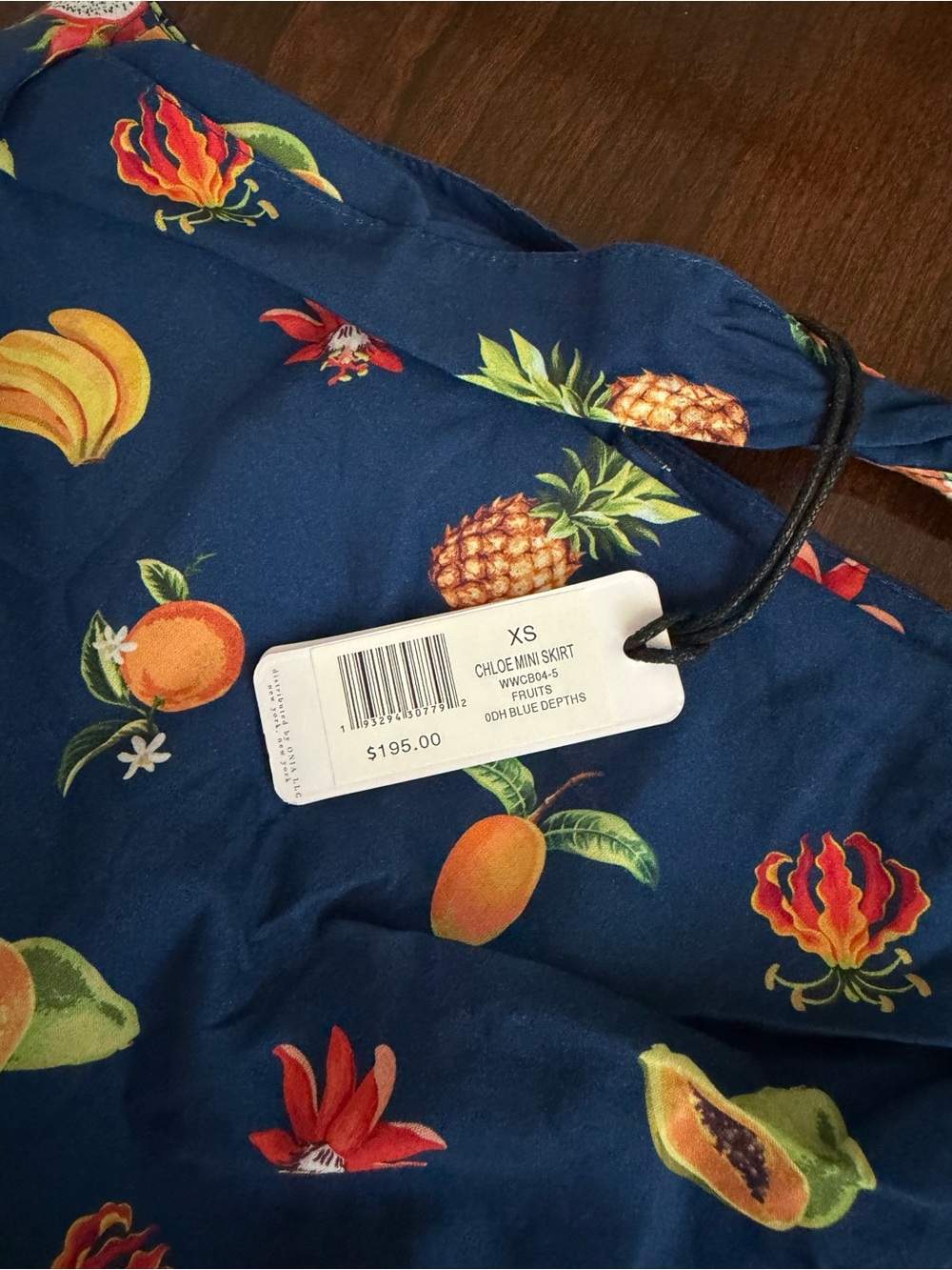 WEWOREWHAT Blue Depth Chloe Cover-Up Mini Skirt Fruit Print - Picture 5 of 5